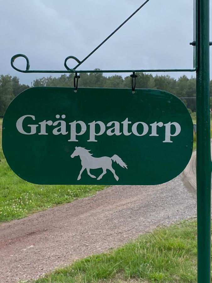 Liten Stuga Mitt I Naturen Pa Kinnekulle Hällekis Exterior foto